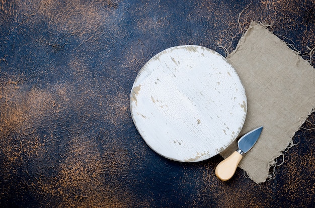 Planche à découper et couteau à fromage