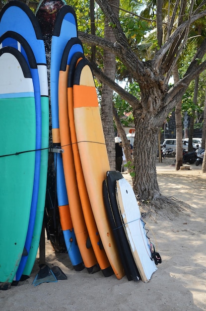 Planche de surf sur l'île de Kuta beach Bali