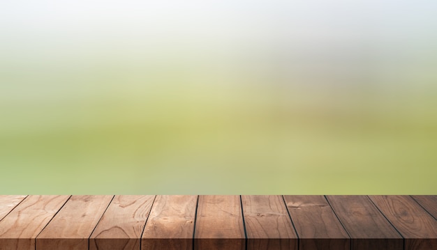 plancher de table en bois et flou nature arrière-plans pour les produits d&#39;affichage