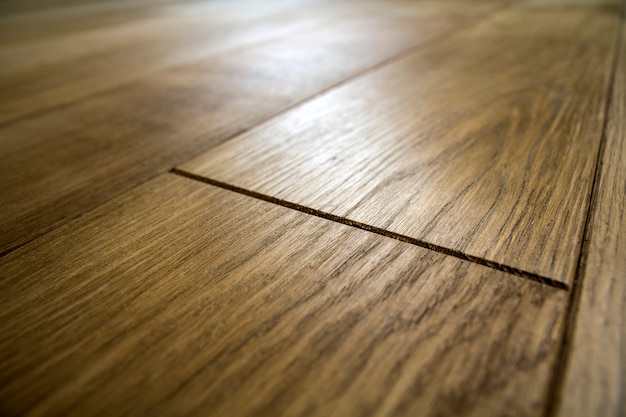 Planches de parquet en bois brun naturel