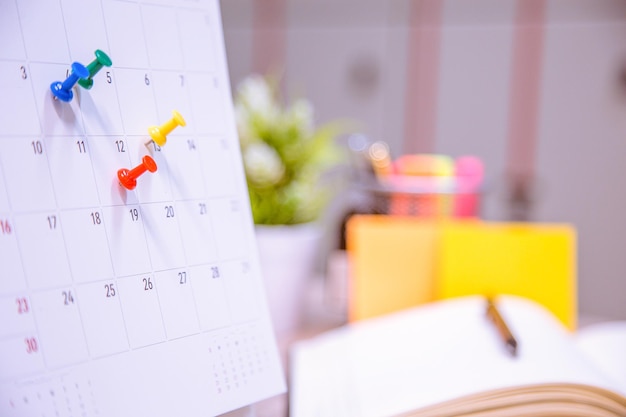 Le planificateur d'événements du calendrier est un concept de planification d'une réunion d'affaires ou d'un voyage occupé.