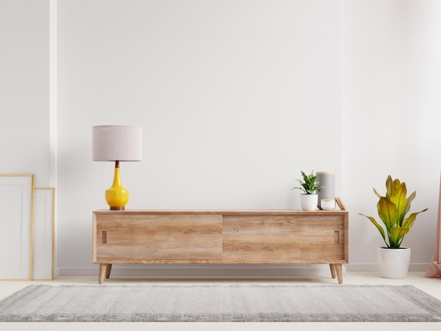 Plante en pot sur la table contre le mur à la maison