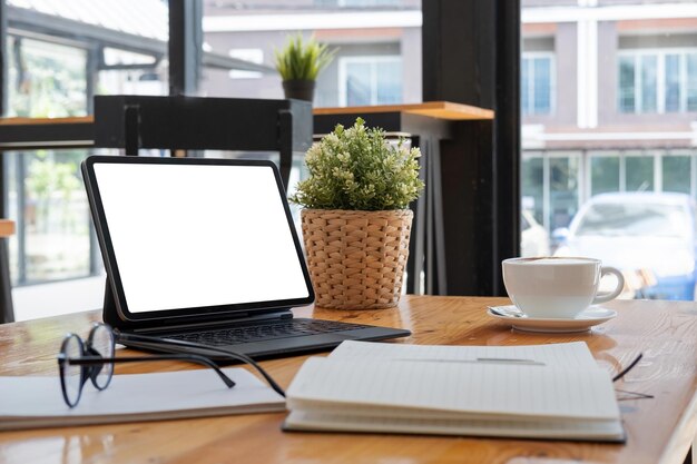 Photo plante en pot sur la table