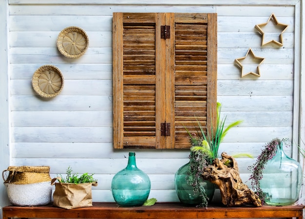 Photo plantes en pot sur la table à la maison