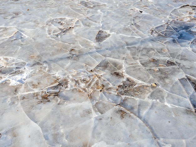 Plaque de glace fissurée sur le gel de l'eau en Islande pour le fond