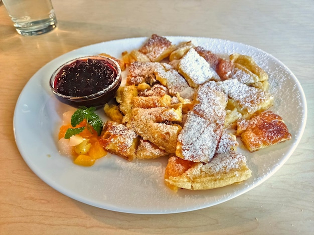 Plat autrichien appelé Kaiserschmarrn