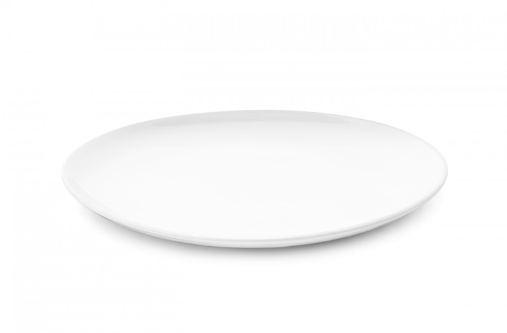 Plat blanc ou assiette en céramique isolé sur blanc