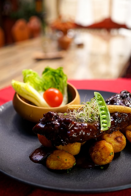 Plat de boeuf au restaurant