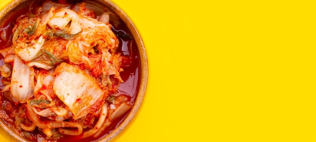 Plat coréen Kimchi de légumes fermentés épicés