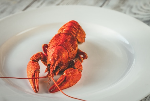 Plat d'écrevisses bouillies avec sauce