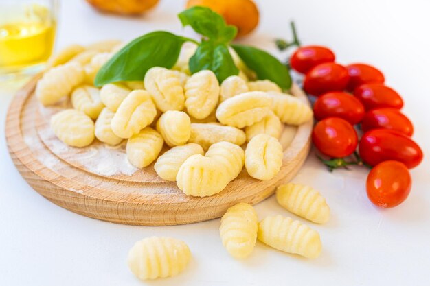 plat de gnocchi de cuisine alpine italienne sud-allemande et autrichienne