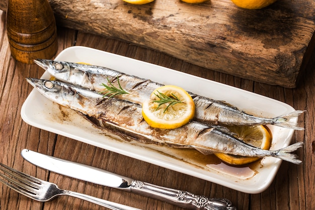 Un Plat De Saury Barbecue Frais