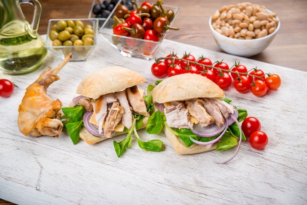 Plat de viande de lapin aux légumes