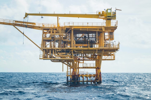Plate-forme de forage de l'industrie de la mer du golfe offshore production de pétrole et de gaz pétrole