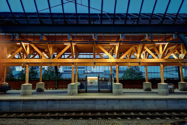 Photo la plate-forme de la gare contre le ciel