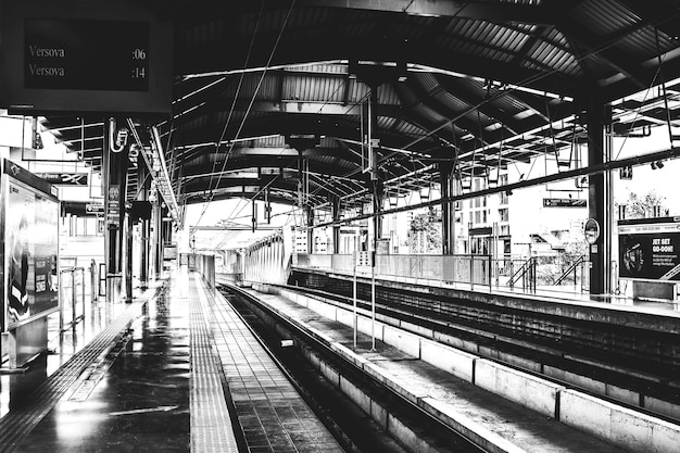 Photo plate-forme de la gare ferroviaire