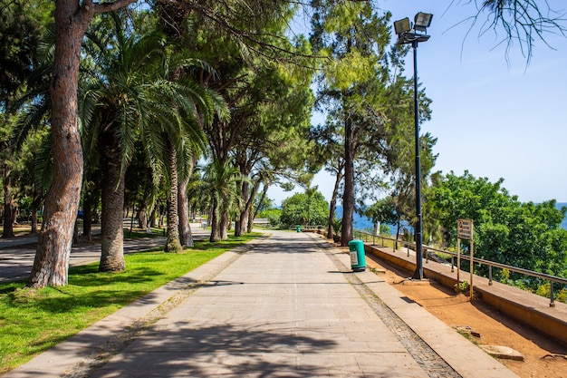 Plate-forme d'observation au parc karaalioglu à Antalya