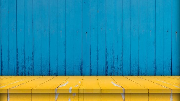 Plateau de table vide en bois avec fond de texture vieux panneau de bois bleu.