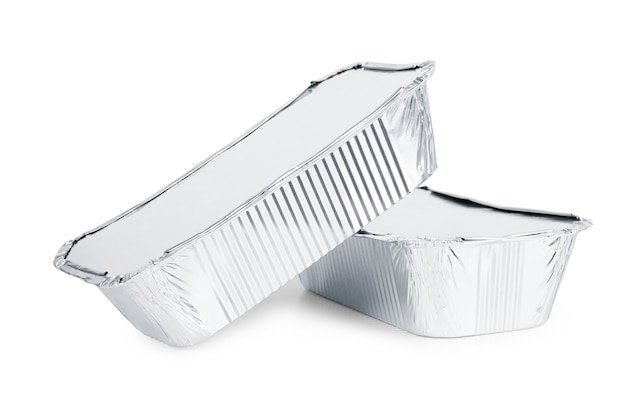 Plateaux en aluminium pour plats à emporter sur fond blanc