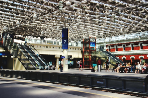 Photo plateforme de la gare ferroviaire