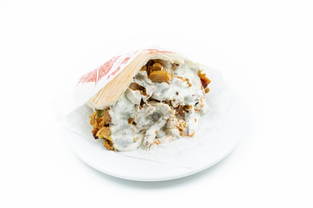 Platon turco Pita de shawarma avec salsa de yogur