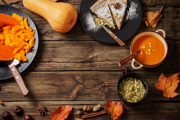 Plats de citrouille sur vieux bois