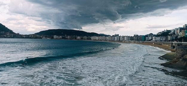 Playa de la Concha et un jour nublado à San Sebastián