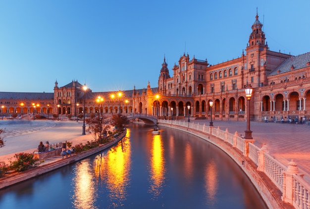 Plaza de Espana la nuit à Séville, Espagne