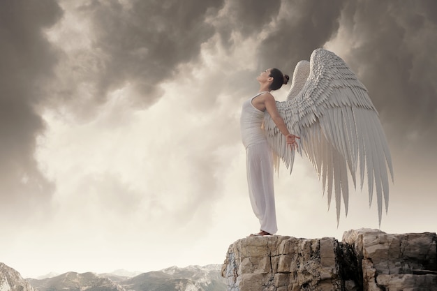 Photo plein coup femme avec des ailes à l'extérieur