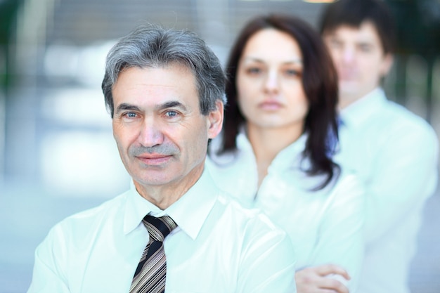 en pleine croissance. portrait d'une équipe commerciale confiante au bureau.photo avec espace de copie