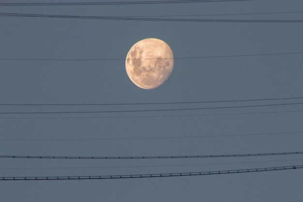 Pleine lune dans le ciel de Rio de Janeiro Brésil