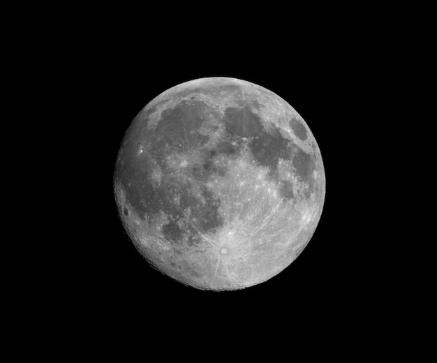 Pleine lune vue au télescope