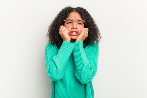 Pleurer mécontent de quelque chose d'agonie et de concept de confusion