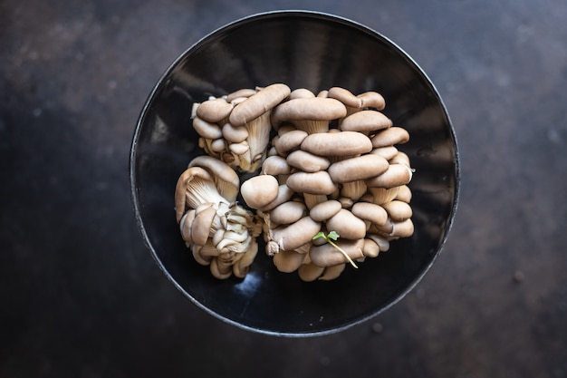 pleurotes frais champignons crus repas collation régime végétalien ou végétarien