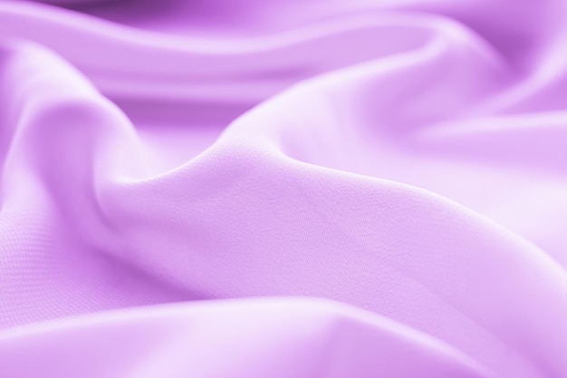 plis de fond de texture de tissu de soie violet