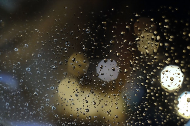 Photo la pluie de temps orageux tombe sur la fenêtre