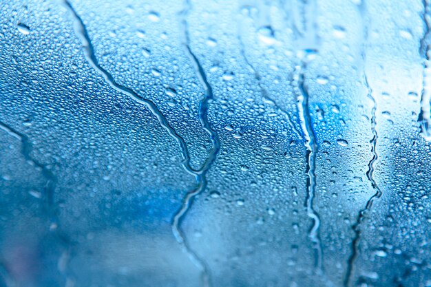 Pluie sur le verre