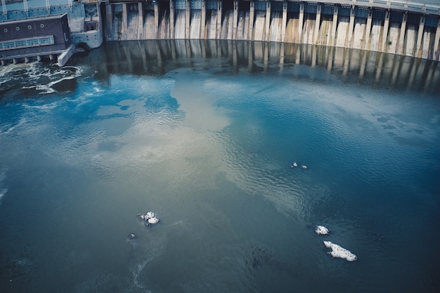 La plus grande centrale hydroélectrique sur le fleuve Dniepr à Zaporozhye.