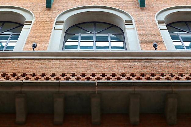 plus grandes fenêtres sur l&#39;église, mur de briques style européen