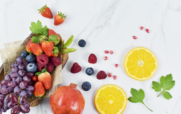 plusieurs types de fruits et légumes aliments et boissons sains mode de vie