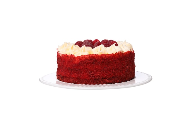 PNG gâteau de velours rouge entier sur assiette isolé sur fond blanc