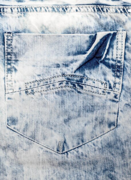 Poche arrière texturée de jeans bleu clair Close up