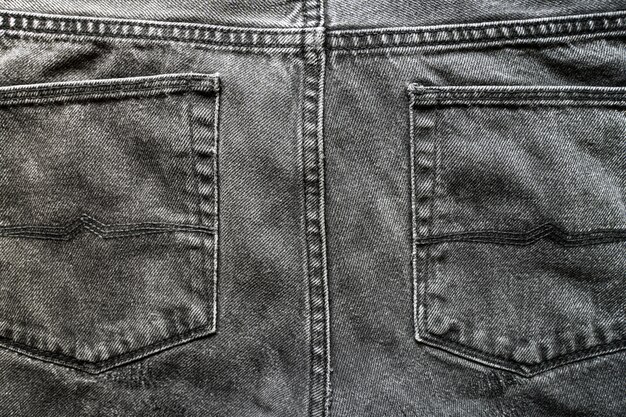 Poches de jeans gris.