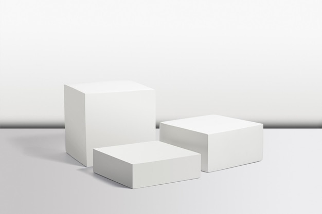 Podium blanc sur fond blanc. Plate-forme parfaite pour montrer votre prod