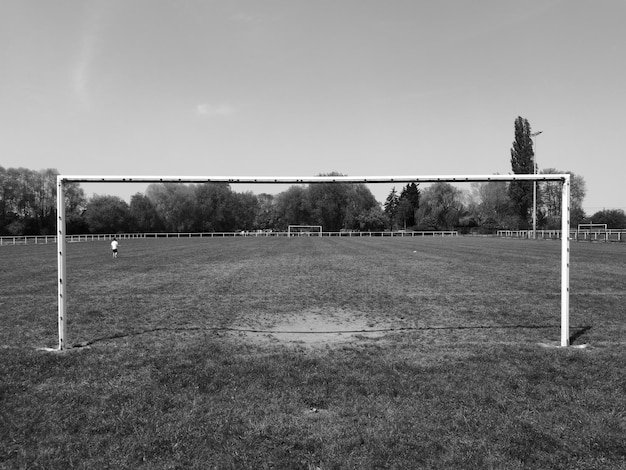 Pointe de but sur le terrain contre le ciel