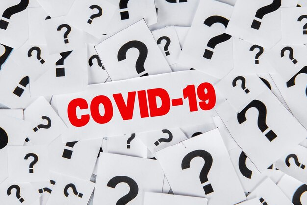 Points d'interrogation et texte COVID19