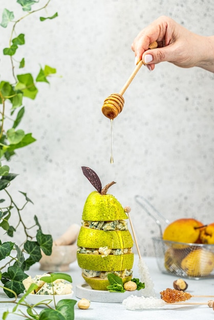 Poires au fromage bleu et sirop d'érable