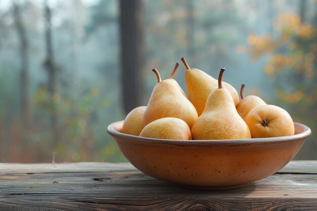 Des poires dans un bol reposant sur une table en bois