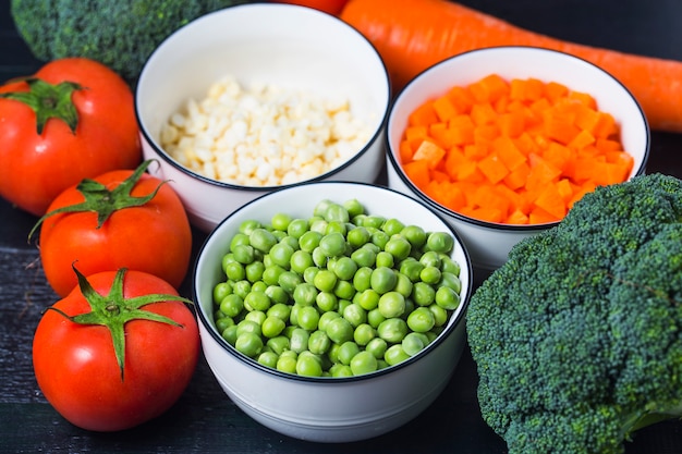 Pois verts frais et légumes