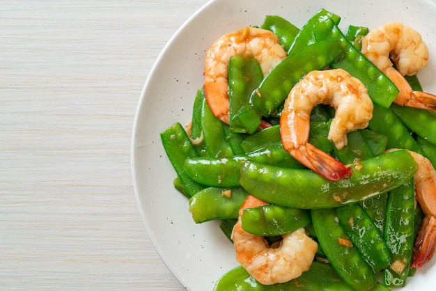 Pois verts sautés aux crevettes - Style de cuisine maison